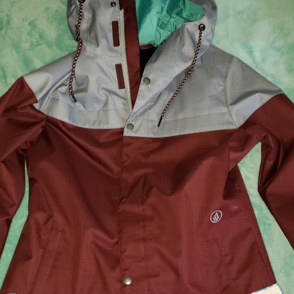 NEW WOMEN'S VOLCOM SNOWBOARDING JACKET